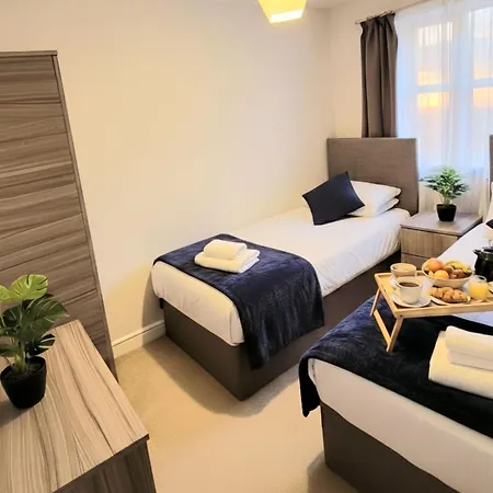 Contractors, Families ,4 Bed, Sleeps 9, Parking, Near Mod Feriehus