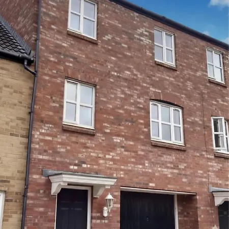 Contractors, Families ,4 Bed, Sleeps 9, Parking, Near Mod *