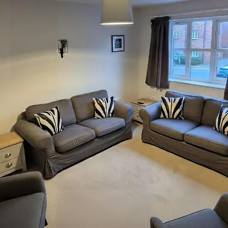 Contractors, Families ,4 Bed, Sleeps 9, Parking, Near Mod