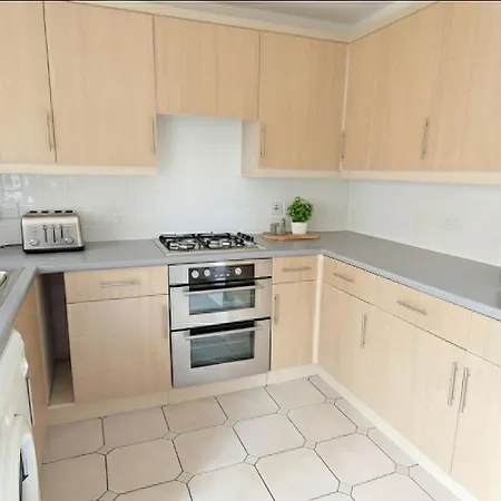 Contractors, Families ,4 Bed, Sleeps 9, Parking, Near Mod Dom wakacyjny *