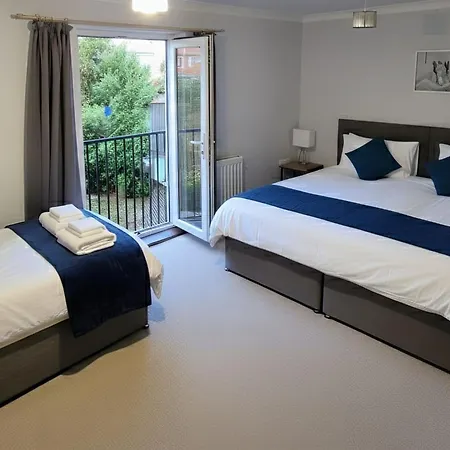 Feriehus Contractors, Families ,4 Bed, Sleeps 9, Parking, Near Mod Bristol